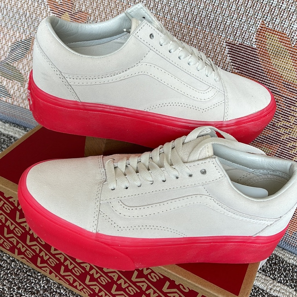 Vans WMNS Old Skool Stacked 
Suede Blanc De Blanc/Pink
VN0A7Q5MCCS
Platforms - Picture 11 of 16